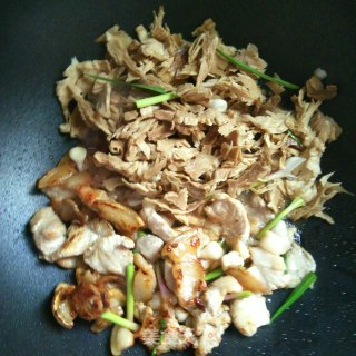 Stir-fried Pork Belly with Dried Bamboo Shoots recipe