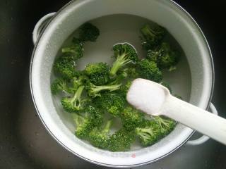 Scrambled Eggs with Broccoli and Carrots recipe