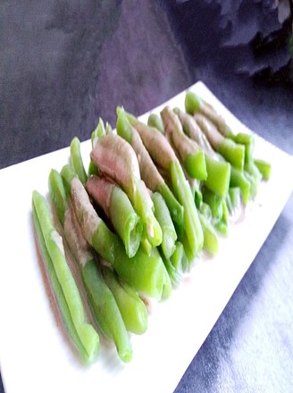 Appetizers with Sesame Sauce and Beans