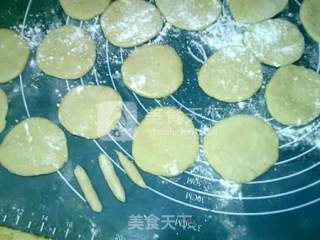 Salt and Pepper Scallion Rose Roll recipe