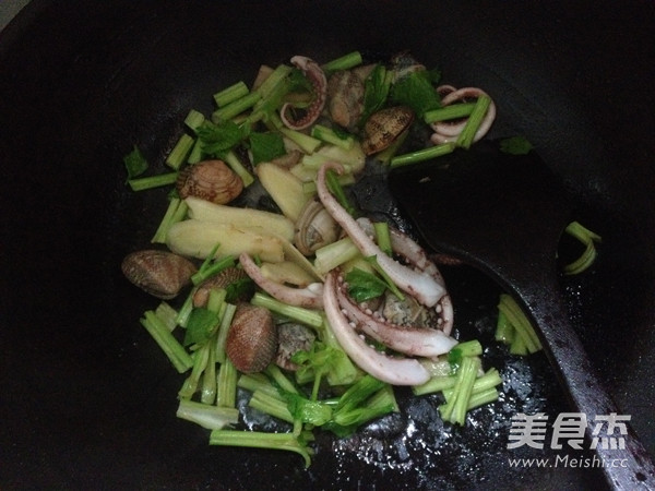 Stir-fried Seafood with Ginger recipe