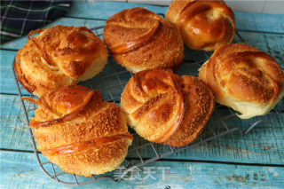 Coconut Garland Bread recipe