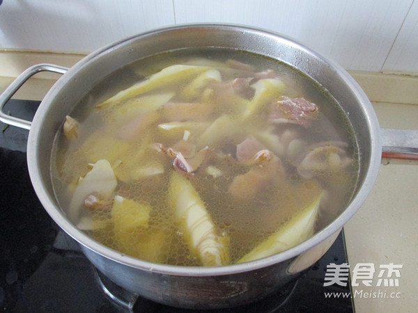 Pork Belly and Bamboo Shoots Stewed Chicken recipe