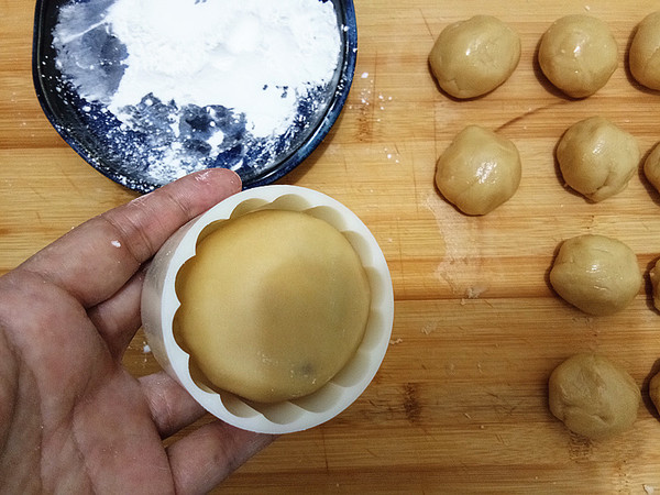 Cantonese-style Coconut Cranberry Mooncakes recipe