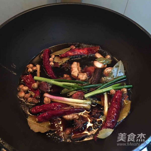 Braised Chicken Feet, Braised Bones in Sauce, Braised Eggs, A Pot of Braised Water recipe