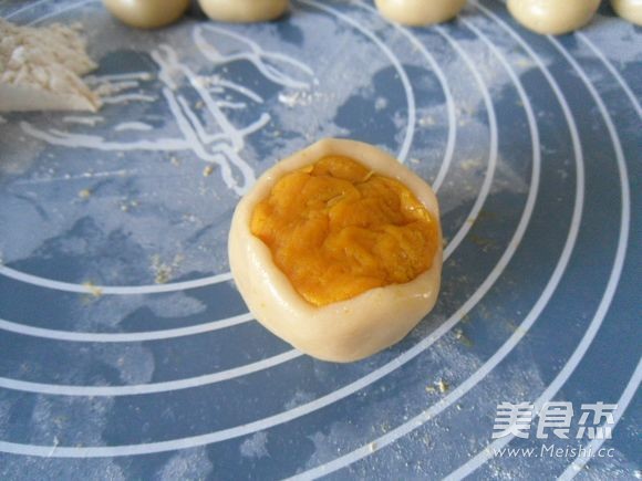 Pumpkin Paste Filling Mooncakes recipe