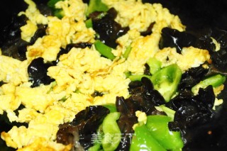 3 Minute Quick Scrambled Eggs with Black Fungus recipe