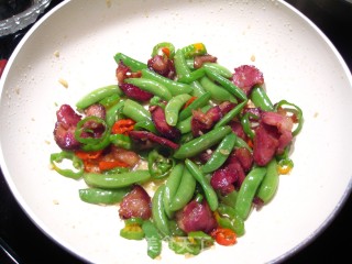 Stir-fried Sweet Beans with Pork Knuckle Slices recipe