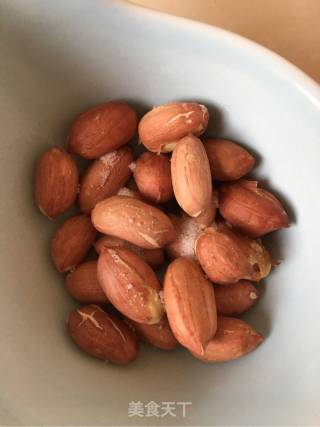 Peanuts Mixed with Lettuce recipe