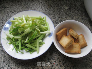 Fried Celery with Fish Tofu recipe