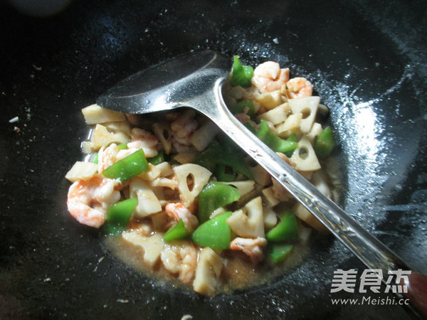Stir-fried Lotus Root with Shrimp and Spicy Pepper recipe