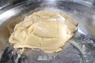 Novices Can Easily Make Delicious Lotus Paste and Meat Floss Mooncakes recipe