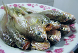 Steamed Wakame with Chopped Pepper Yellow Croaker recipe