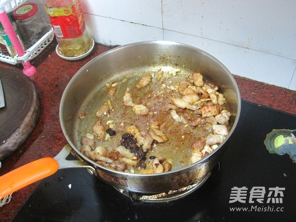 Stir-fried Pork with Tea Tree Mushroom recipe