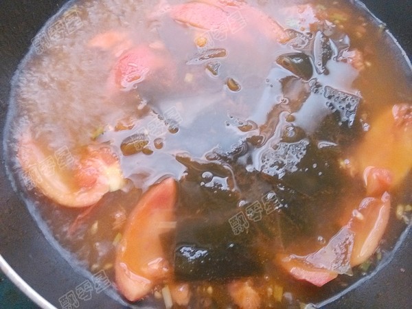 Tomato Fungus Seaweed Soup recipe