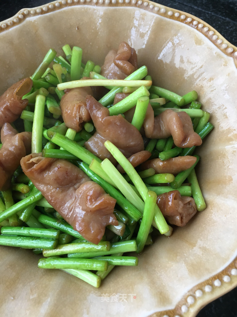 Stir-fried Large Intestine with Garlic Moss recipe