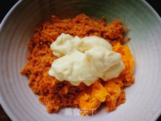 Pork Floss and Egg Yolk Green Tuan recipe