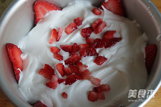 Yogurt Strawberry Mousse recipe