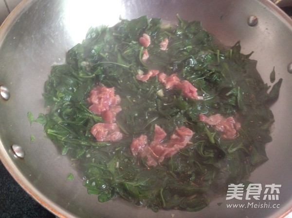 Chinese Wolfberry Leaf Lean Meat Egg Drop Soup recipe