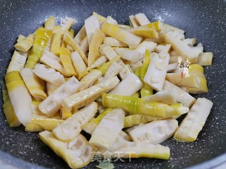 Braised Spring Bamboo Shoots in Oil recipe