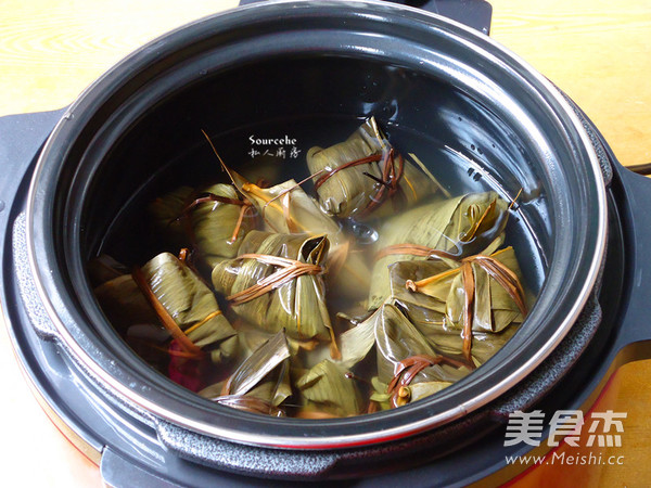 Lily Red Date Zongzi recipe