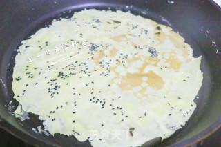 Sesame Egg Roll Baby Food Supplement, Egg + Milk + Cooked Black Sesame recipe