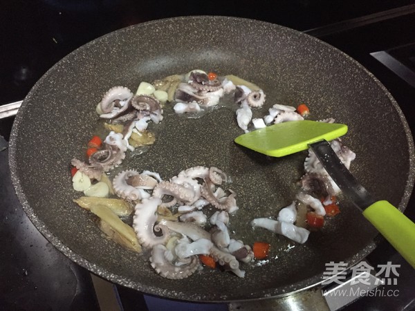 Fried Squid with Celery recipe