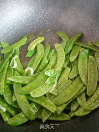 Fried Sausage with Snow Peas recipe