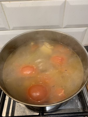 Let's Have A Bowl of Thick and Warm Beef Bone Tomato Soup (⁎⁍̴̛ᴗ⁍̴̛⁎) recipe