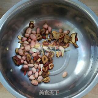 Stewed Black-bone Chicken with Angelica, Peanuts and Red Dates recipe