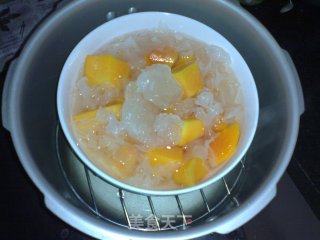 Skin Rejuvenation, Nourishing Yin and Lungs-tremella Papaya Soup recipe