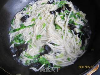 Lettuce Soy Pot Noodles recipe