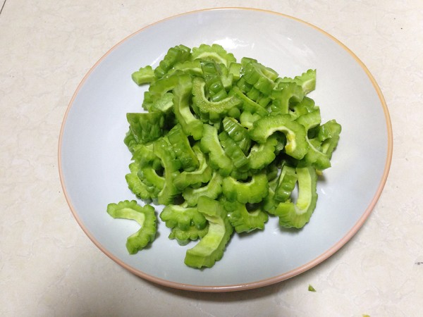 Golden Garlic Mixed with Bitter Gourd recipe