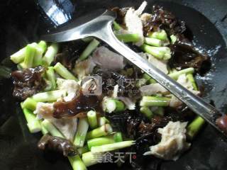 Barbecue Bran with Black Fungus Wild Bamboo Shoots recipe