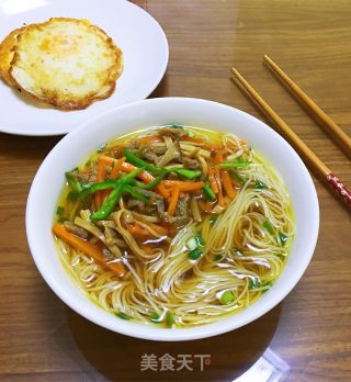 Stir-fried King Pleurotus and Pork Noodles recipe