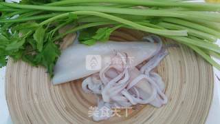 Fried Squid with Celery recipe