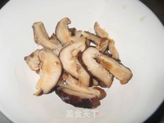 Sliced Meat Soup with Wild Mushroom recipe