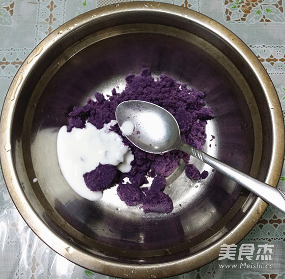 Purple Sweet Potato Decorated Yogurt Cake recipe