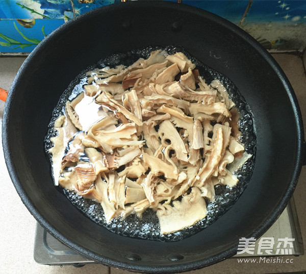 Braised Pork Trotters with Dried Bamboo Shoots recipe