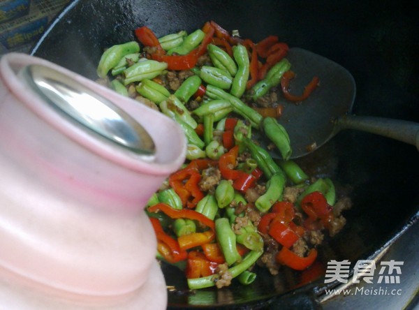 Braised Noodles with Beans recipe