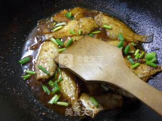 Braised Small Rubber Fish with Shacha Sauce recipe