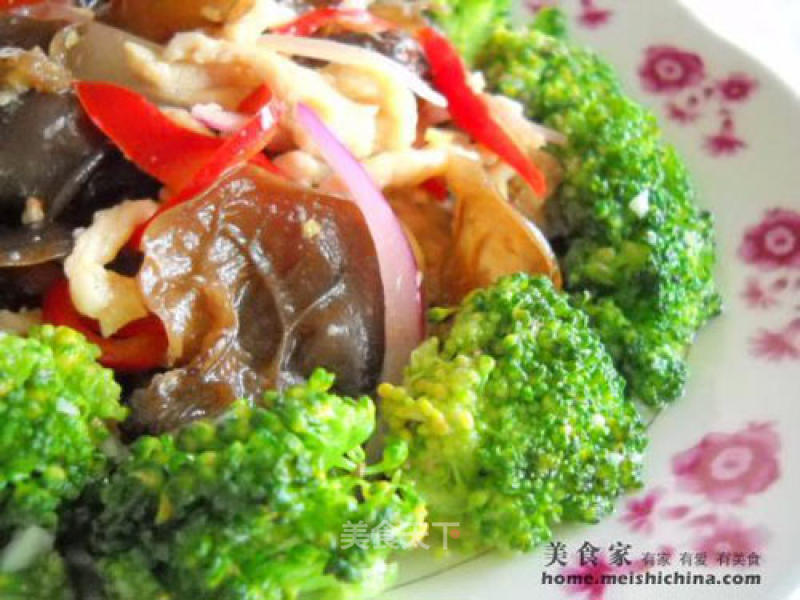 Shredded Chicken with Onion and Broccoli recipe
