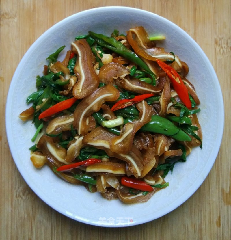 Stir-fried Pork Ears with Green Peppers recipe