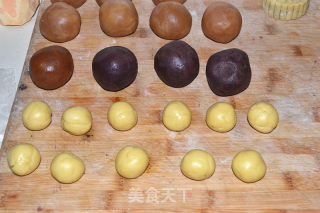 Mooncake with Lotus Seed Paste and Egg Yolk recipe