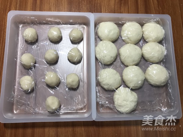 Fresh Meat Meringue Moon Cakes recipe