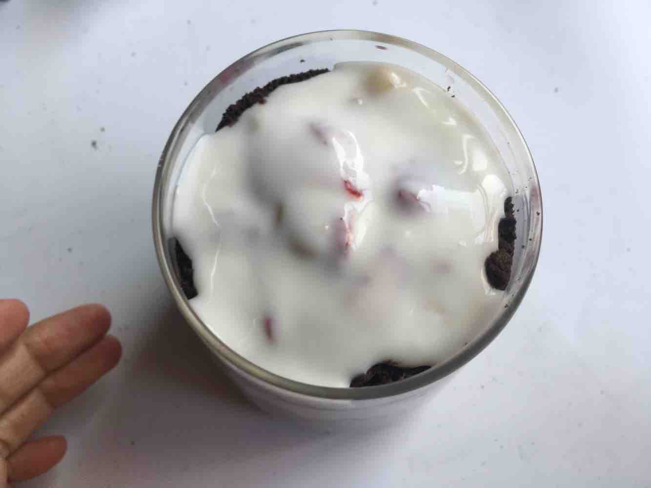 Oreo Strawberry Yogurt Cup recipe