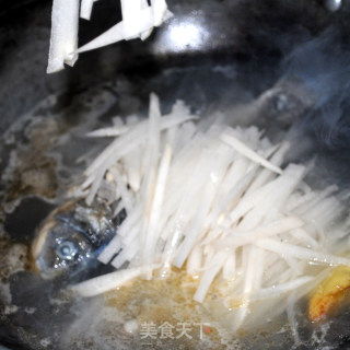 Sweet Crucian Carp Soup recipe