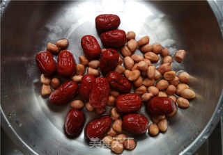 Red Dates, Barley and Red Bean Soup recipe