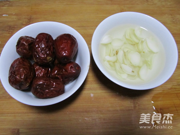 White Fungus, Red Dates and Autumn Pear Soup recipe