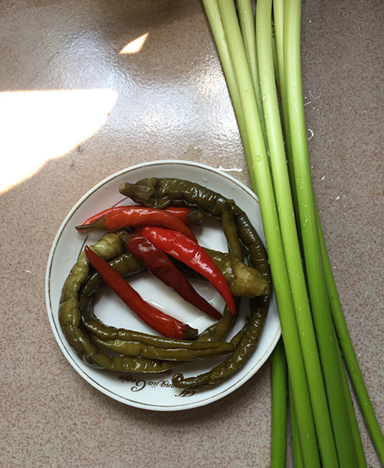 Stir-fried Duck Heart with Garlic Stalks recipe